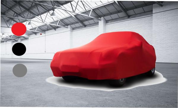 PKW mit rotem  Cover in Halle